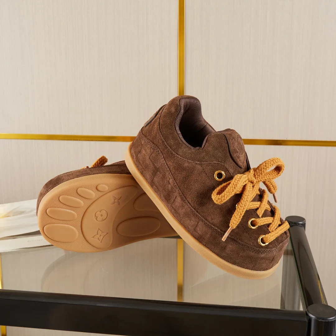 💰💰💰 660 hot style 🆕🆕🆕𝙇𝙑🔥New models are on the shelves🔥 Louis Vuitton 25ss, LV co-branded nigo YETI Fat Ding is ugly and cute, many Internet celebrities have put it on the show, a classic and versatile item. Fabric: imported high mercerized cowhide suede. Lining: High-grade elastic mesh, original molded outsole. Size: women's clothing, 35-41 (customized for women's 40 and 41), men's clothing 39-46 (customized for 45-46)